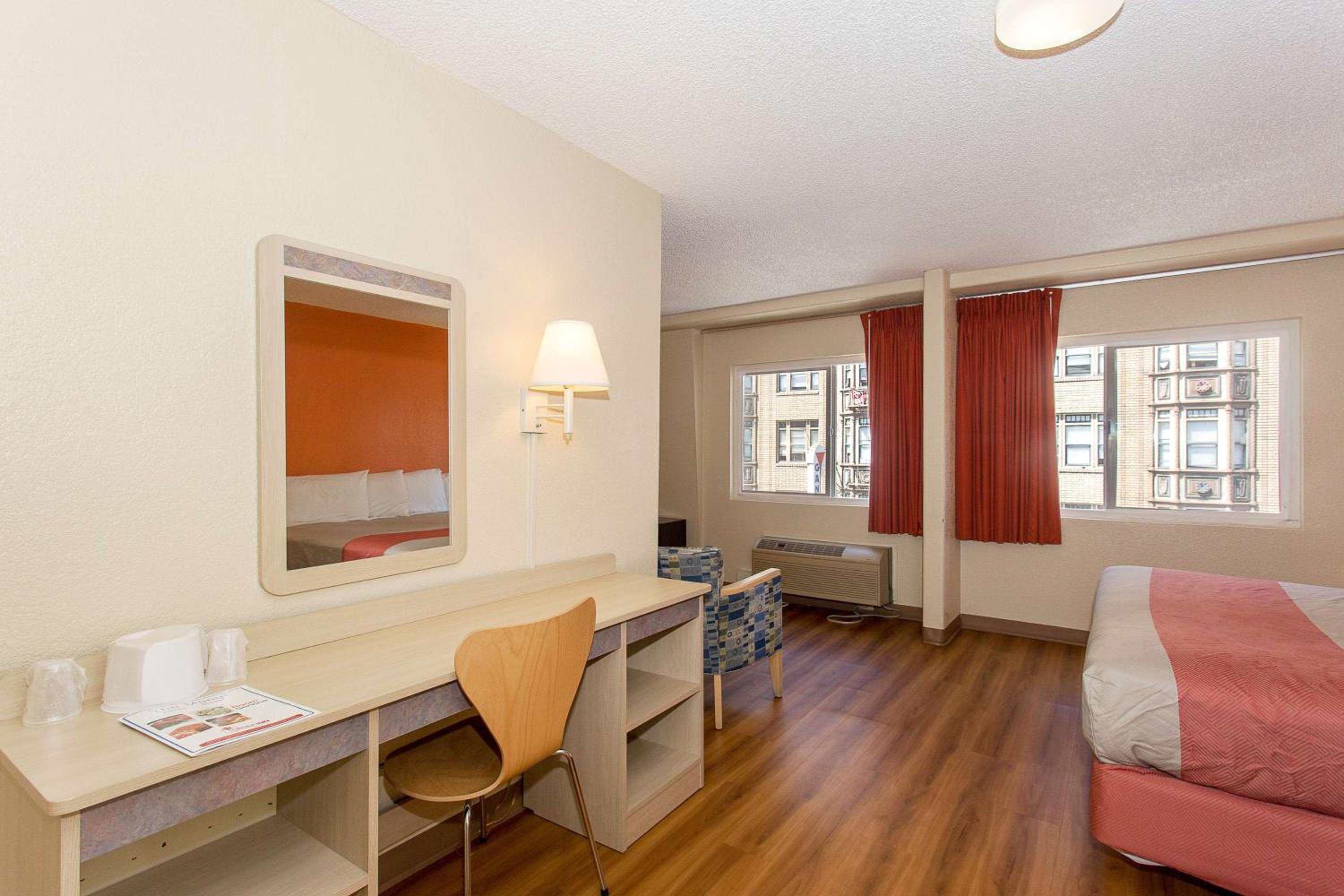 Cathedral Hill Hotel 31/43