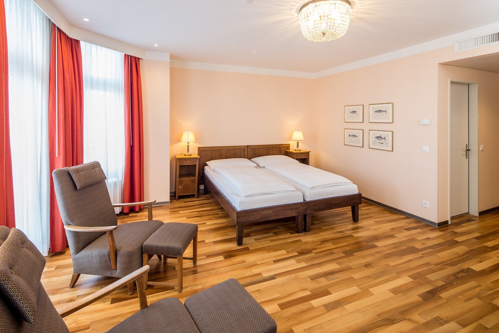 غرفة سوبيريور بسريرين منفصلين، Hotel Schweizerhof Basel 2/7