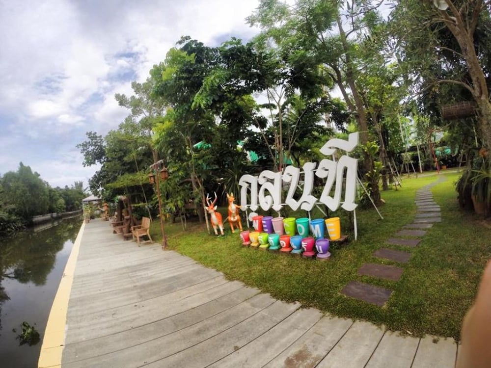 Aioun At Amphawa 41/50