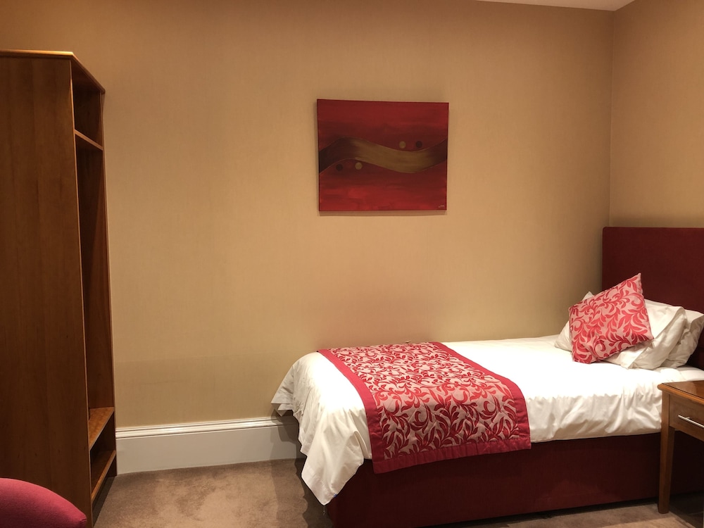 Laichmoray Hotel 25/63