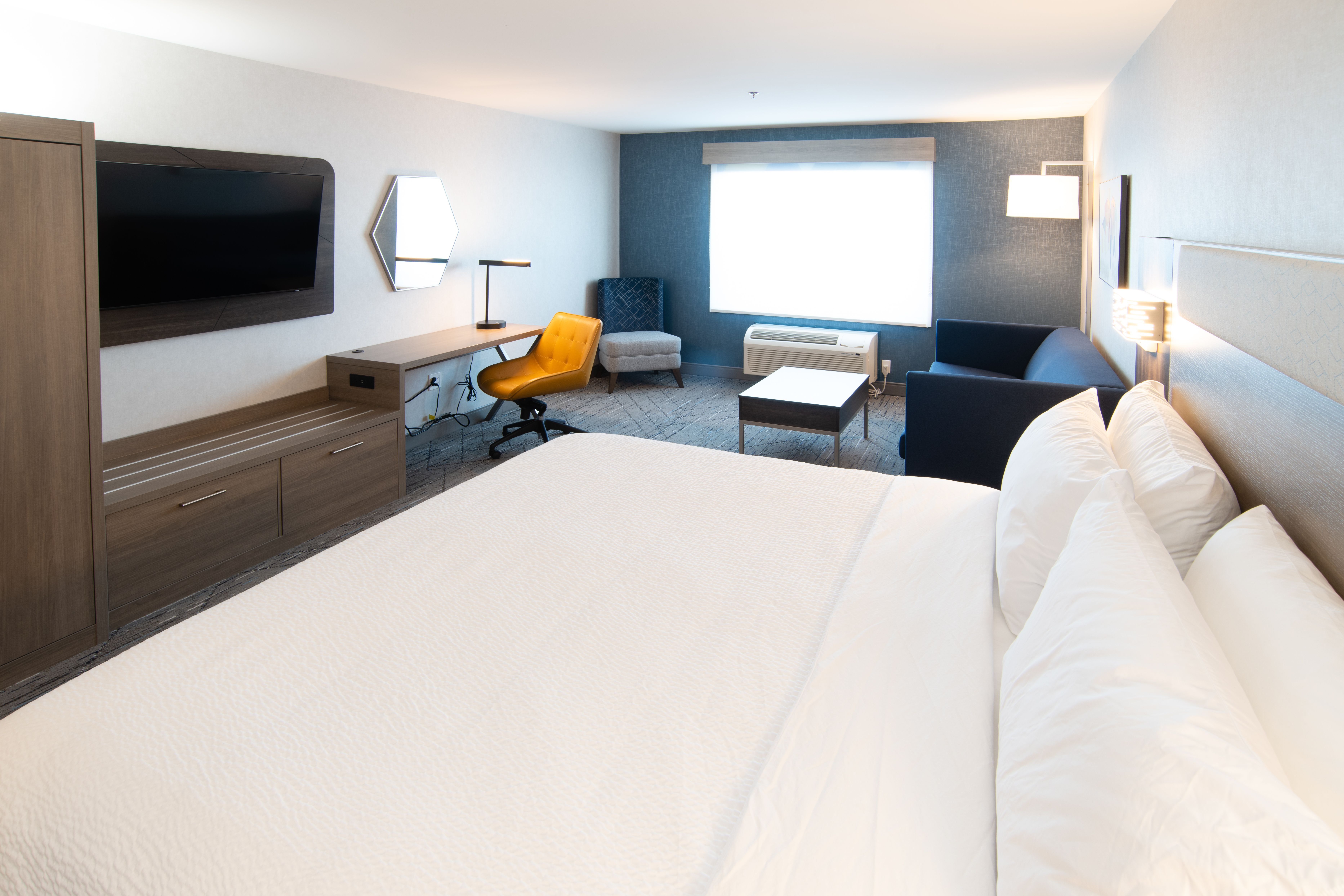 Suite, King Bed, Sofa
