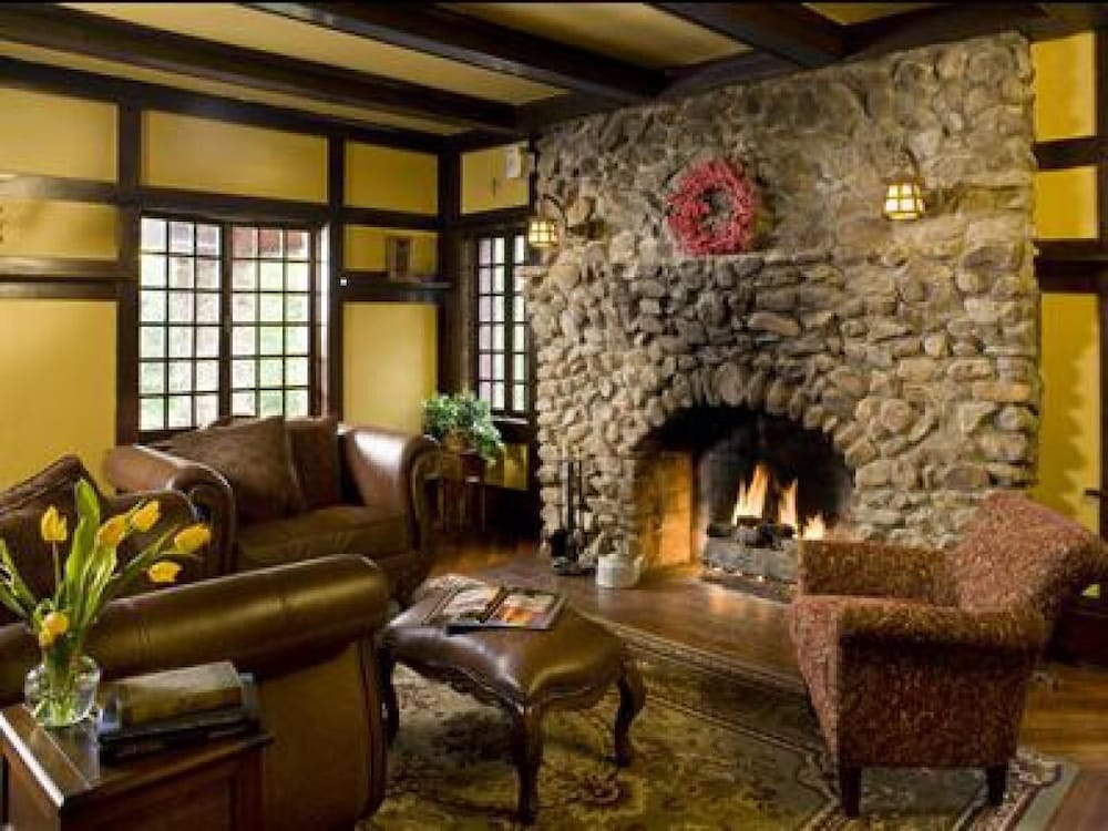Hilltop Manor Bed and Breakfast 20/49
