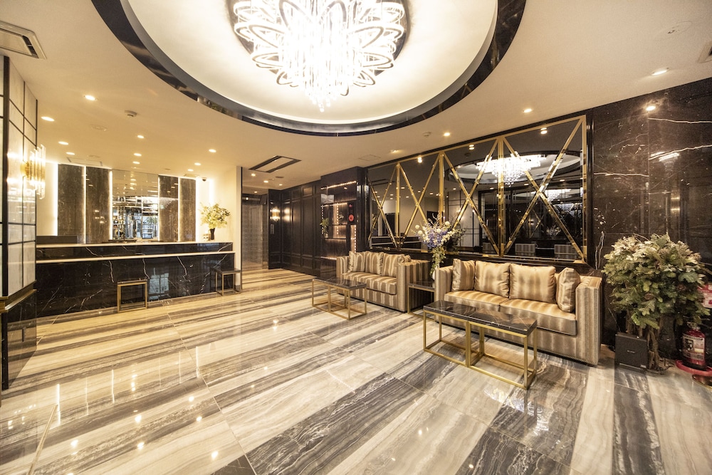 The Grandeur Hotel 5/40