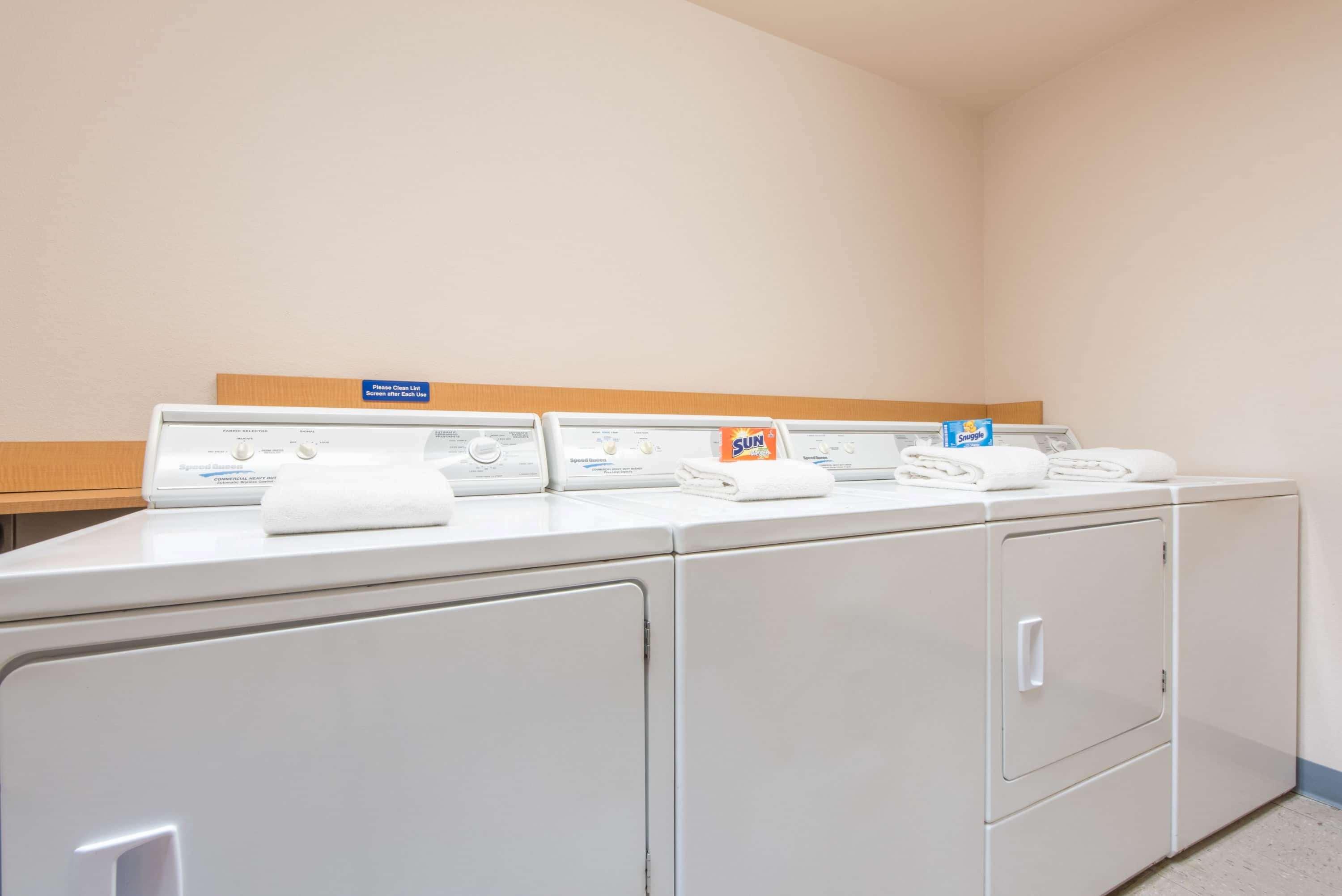 Microtel Inn & Suites by Wyndham Altus 13/16