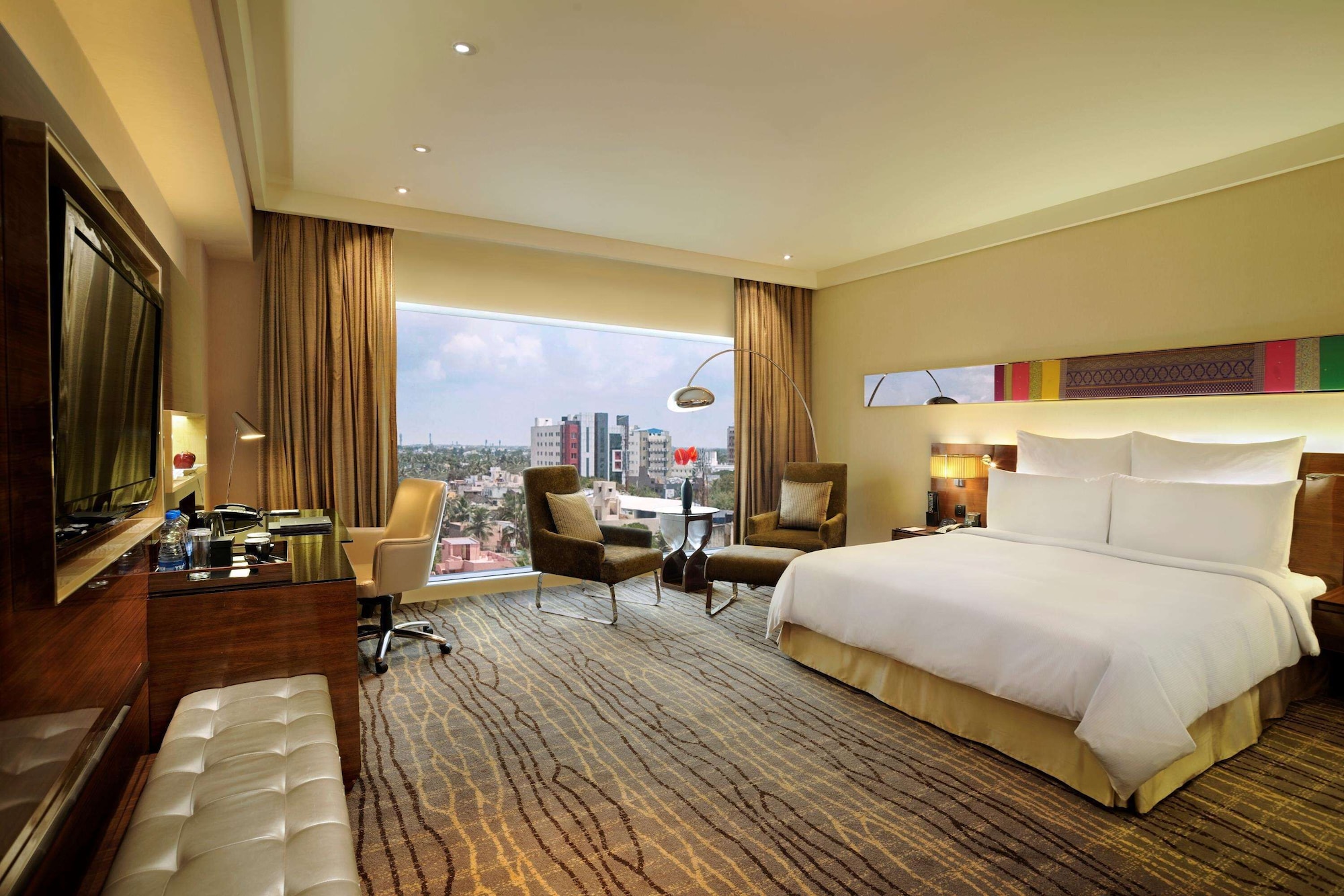ROOM, KING BED