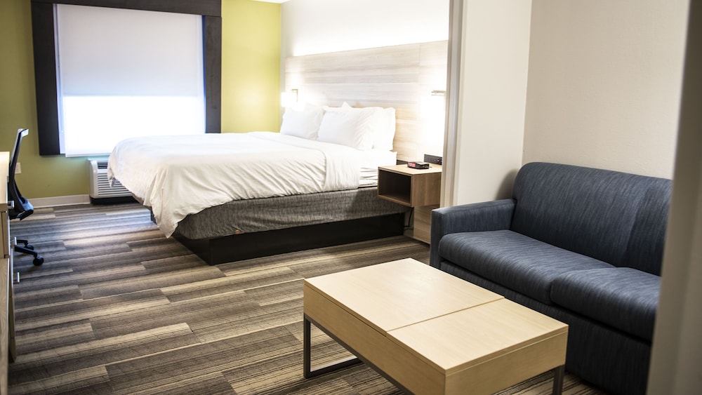 Holiday Inn Express Hotel And Suites Sedalia 33/60