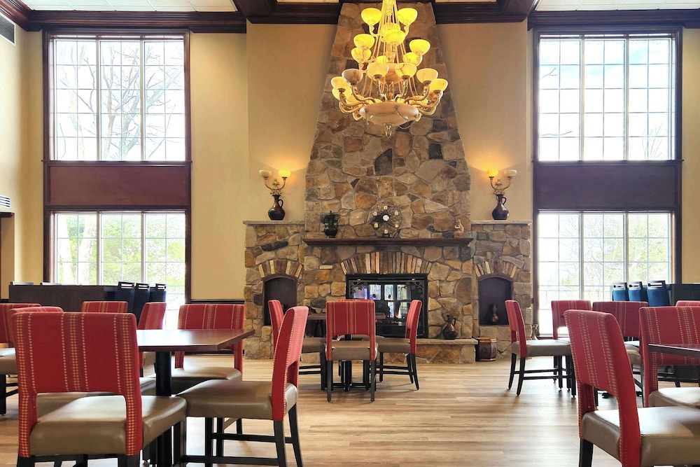 Comfort Inn & Suites Mount Pocono 36/50