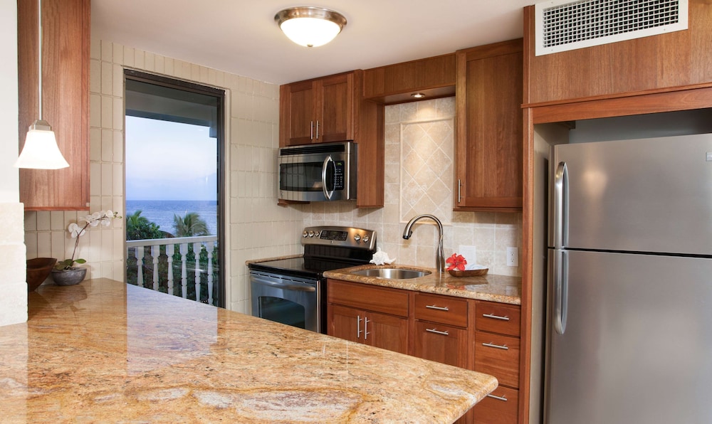 Lahaina Shores Beach Resort 25/57