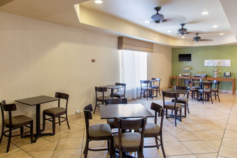 Sleep Inn & Suites Bakersfield North 39/46