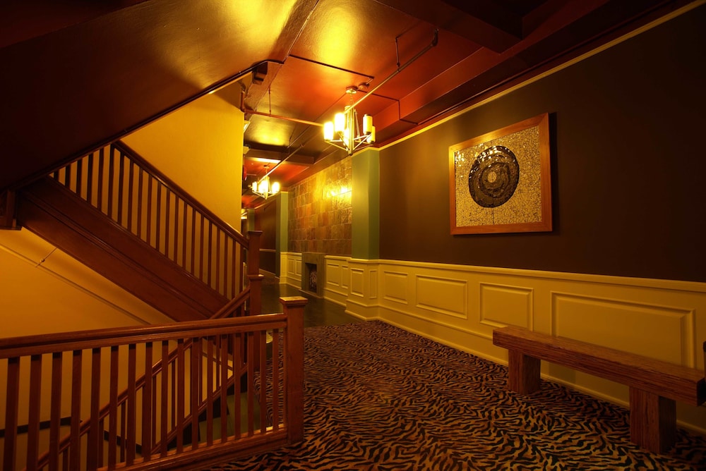The Moore Hotel 14/20
