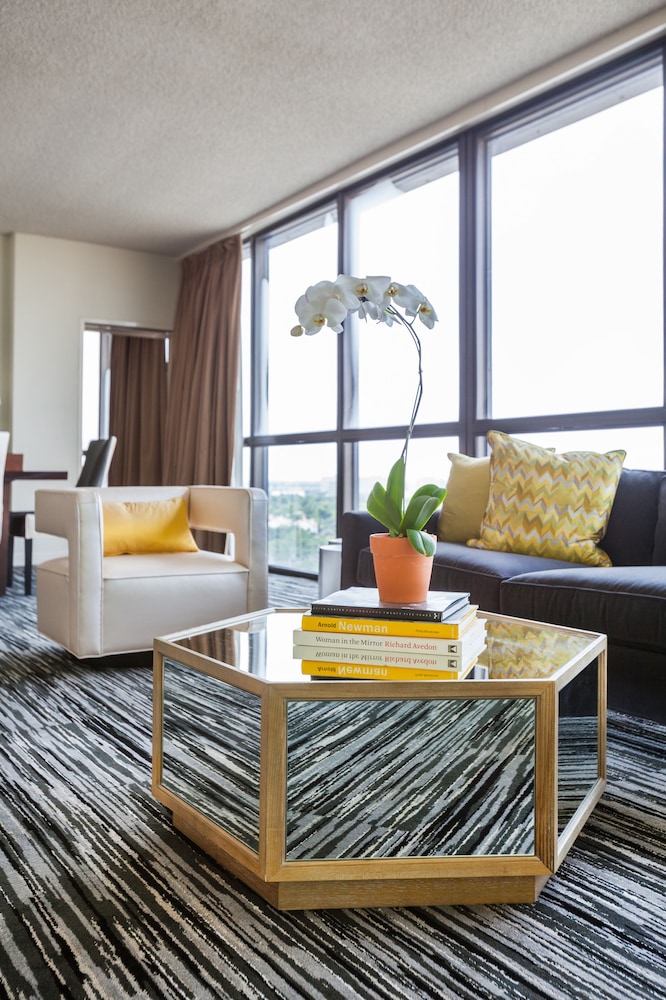 Hotel Derek Houston Galleria 59/83