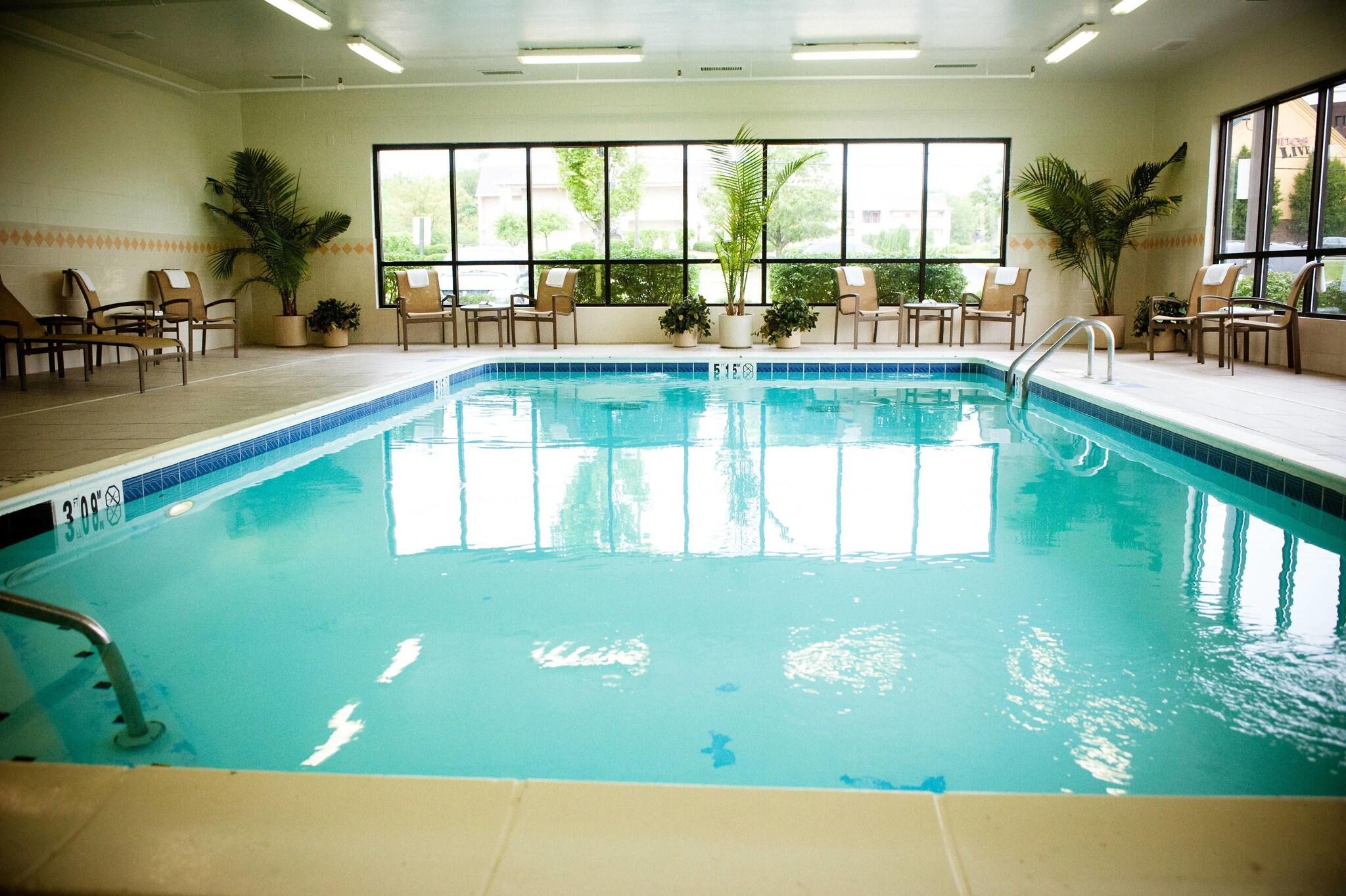 Chester Inn & Suites OH 13/27