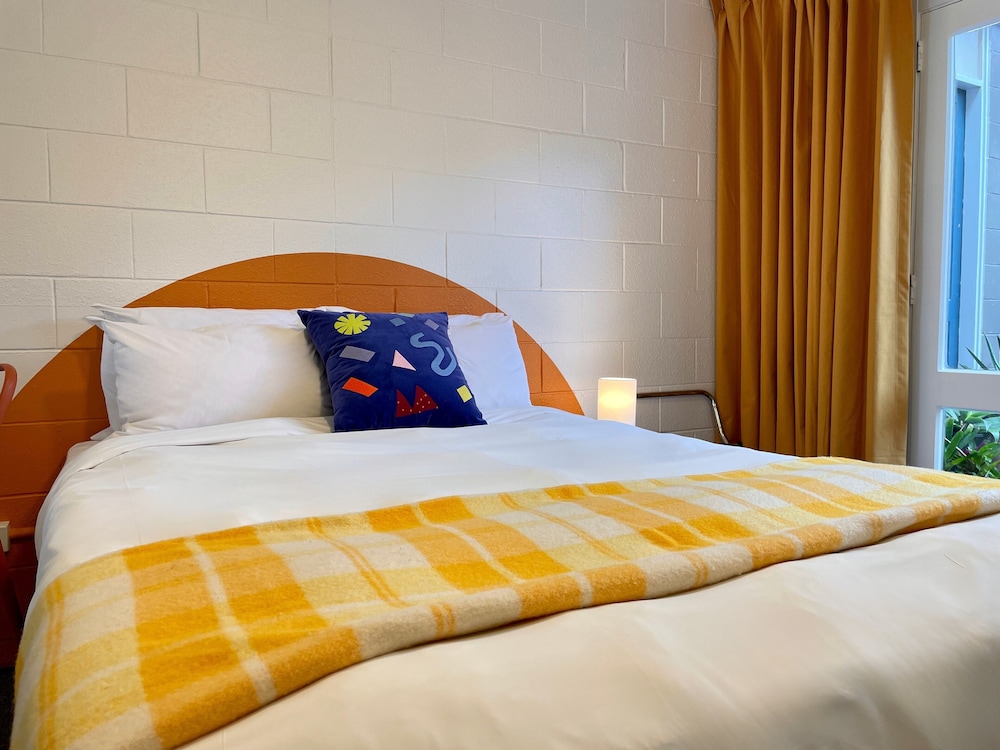 Basic, Studio, Queen Bed, Kitchenette