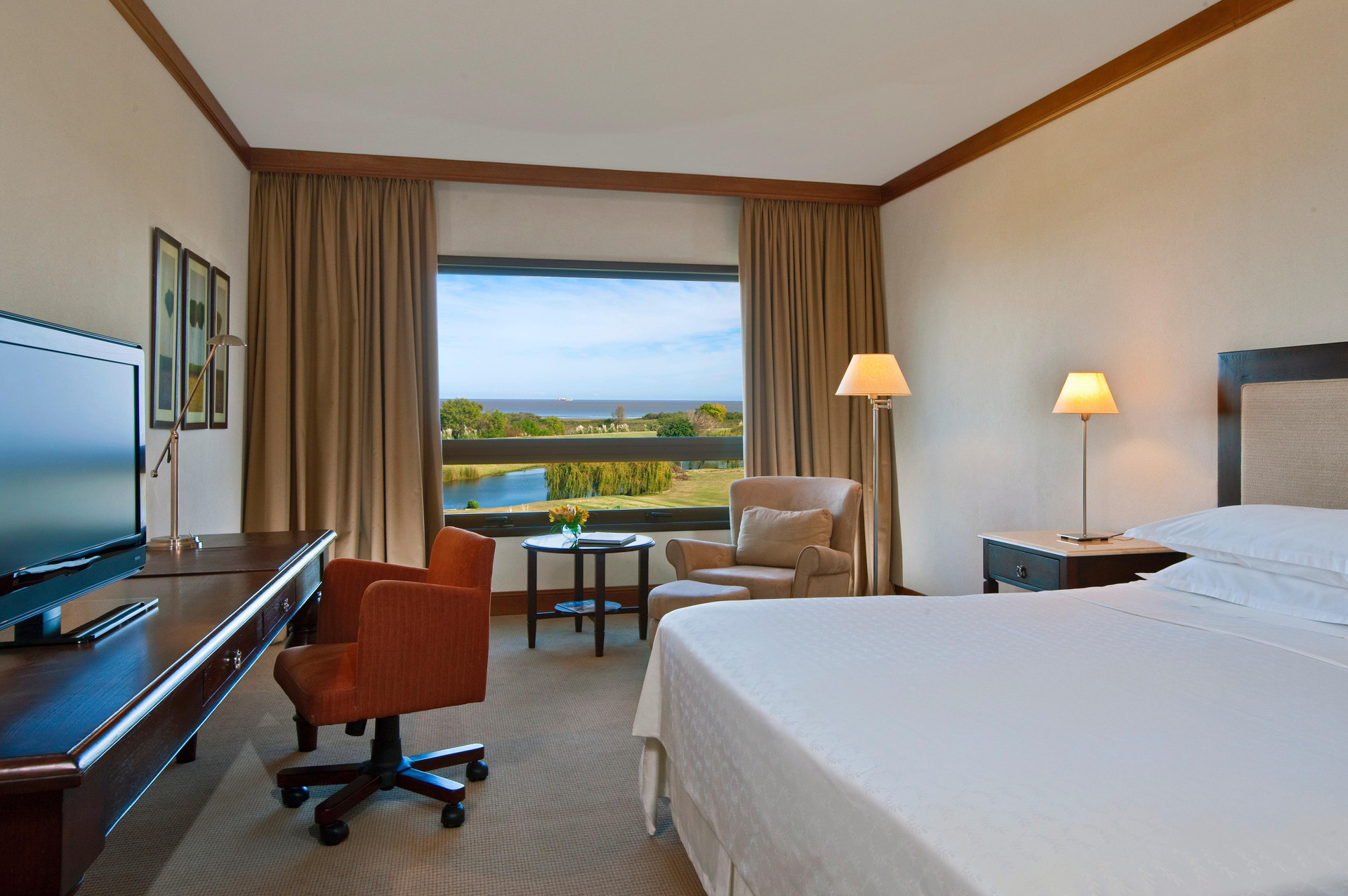 غرفة قياسية بإطلالة على النهر، Sheraton Colonia Golf and Spa Resort 2/4