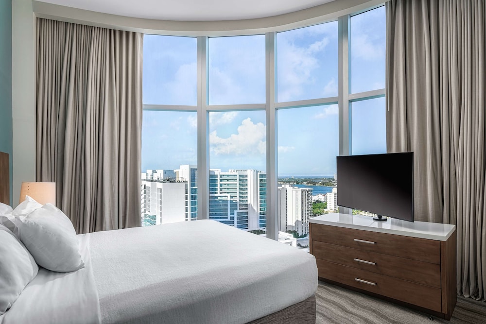 Embassy Suites By Hilton Sarasota Fl 23/65
