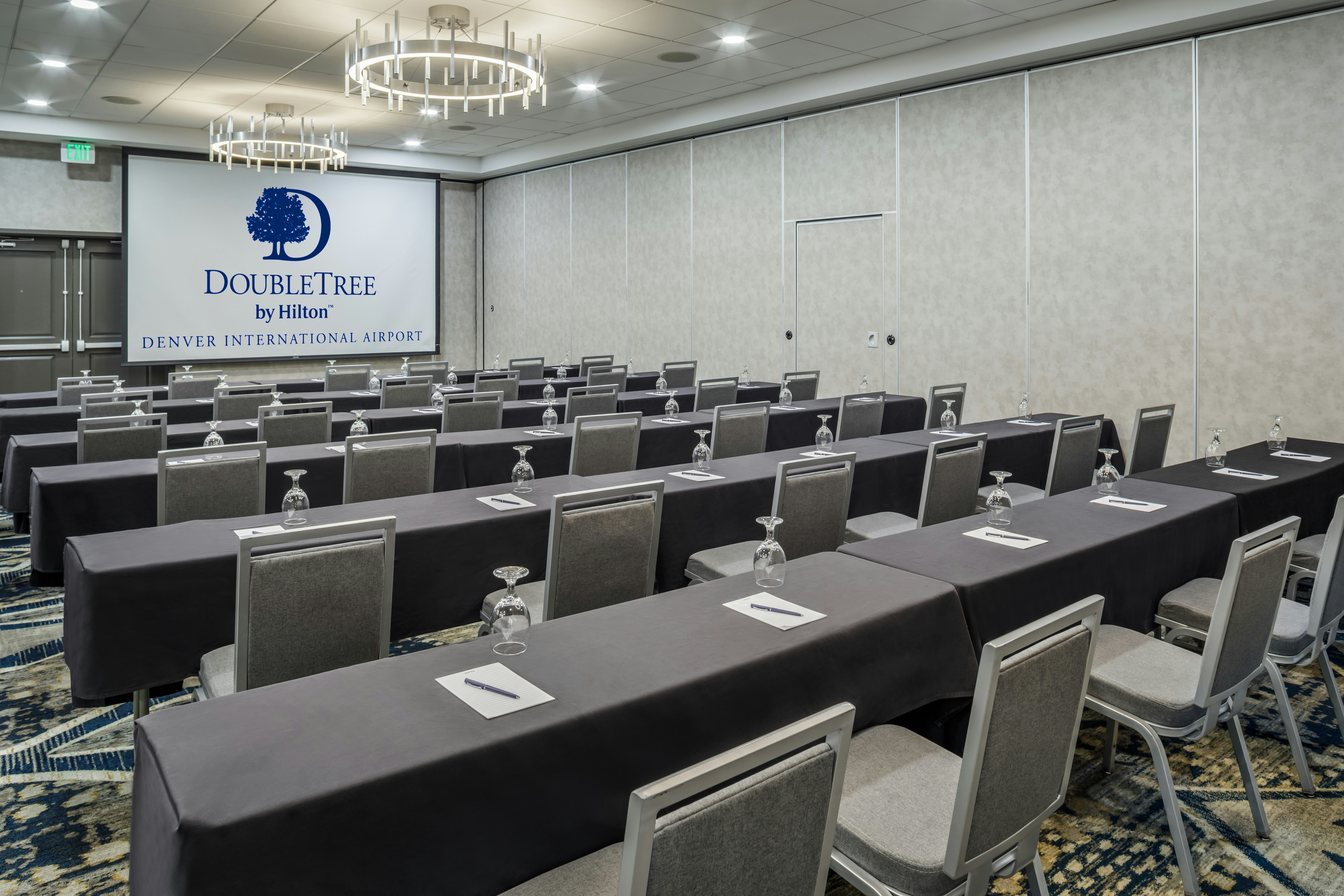 DoubleTree by Hilton Denver International Airport (ex. Holiday Inn Hotel And Suites) 41/45