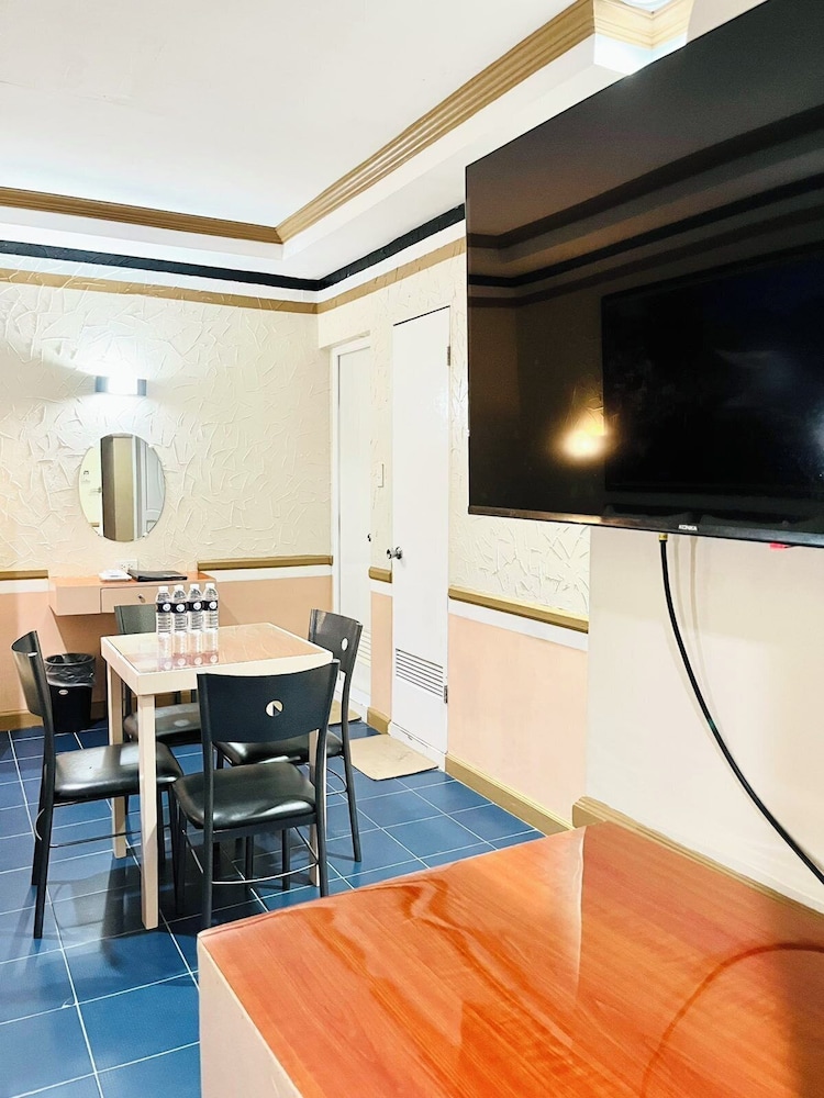Urban Travellers Hotel Ex Shogun Suite Hotel 63/72