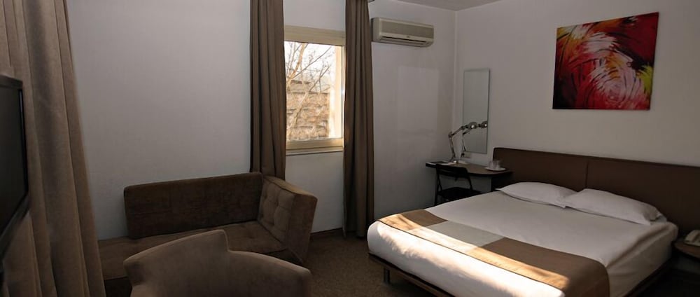 KARDES HOTEL 18/68