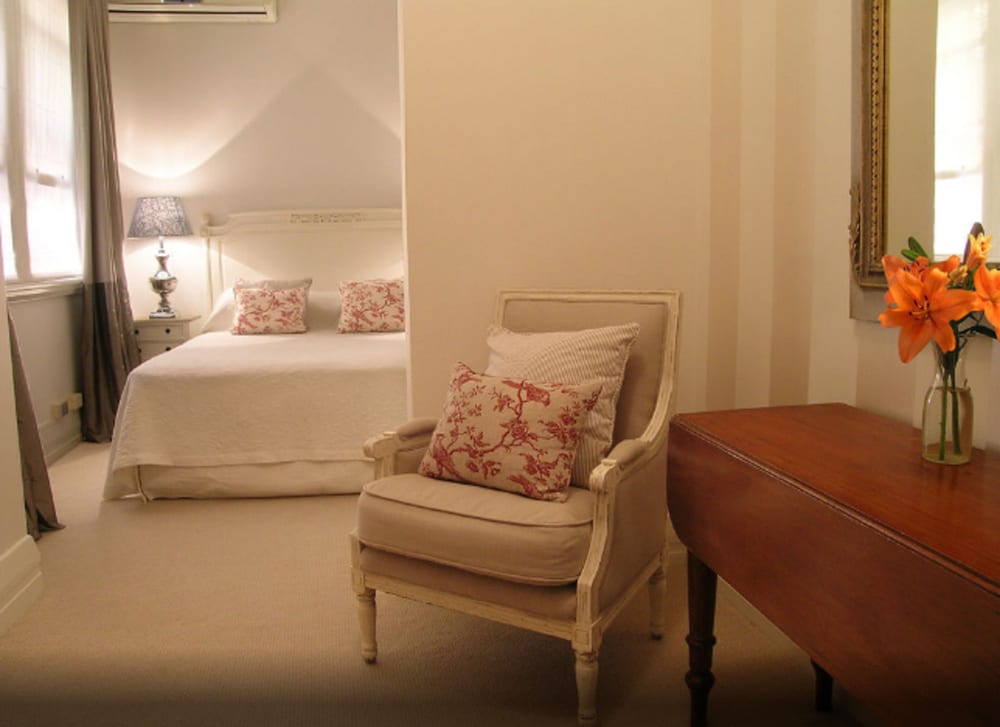 The Russell Boutique Hotel 56/67