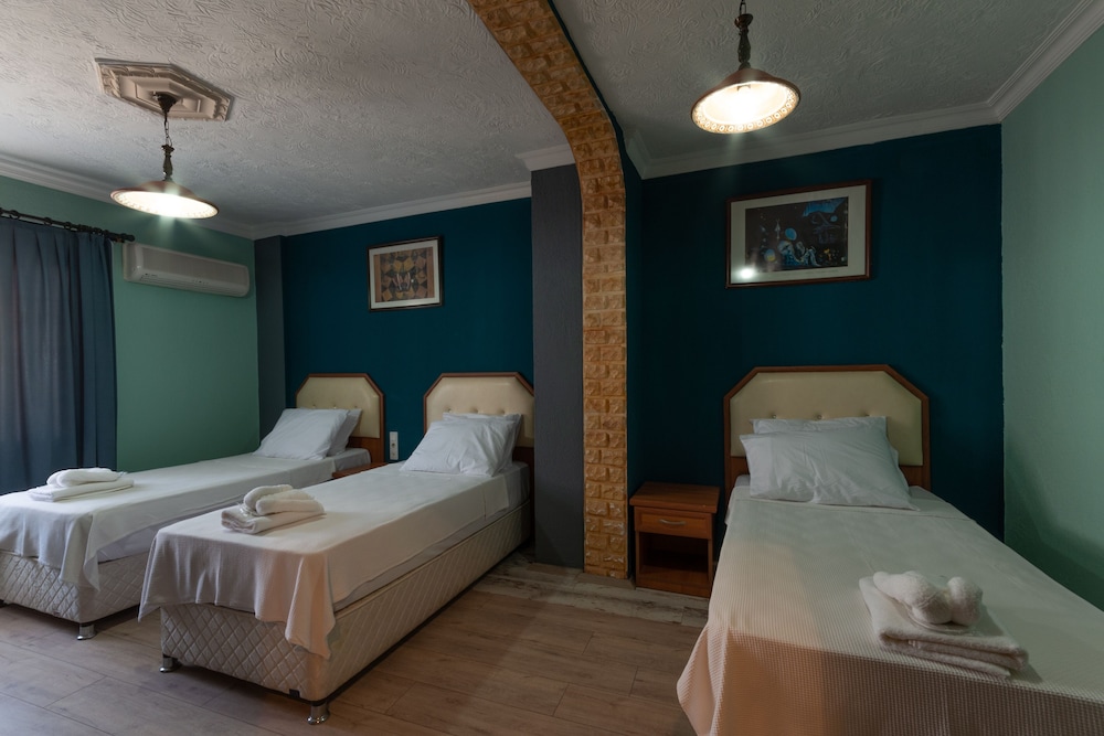 Rebetika Hotel 41/67