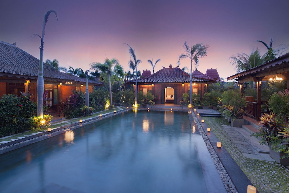 VILLA BERAWA BALI 8/77
