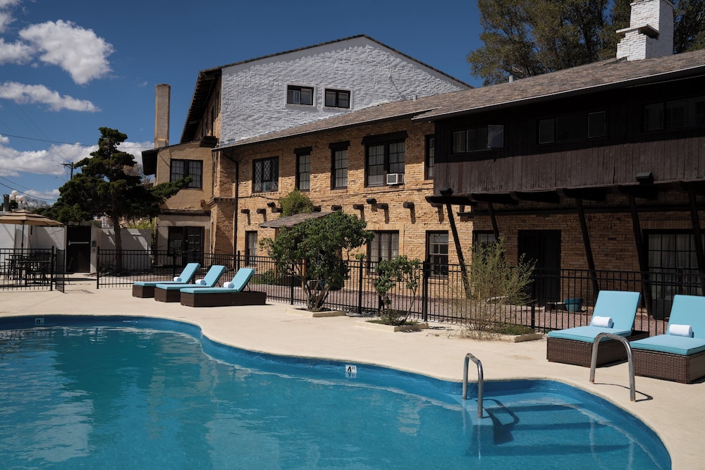 El Rancho Hotel 8/68