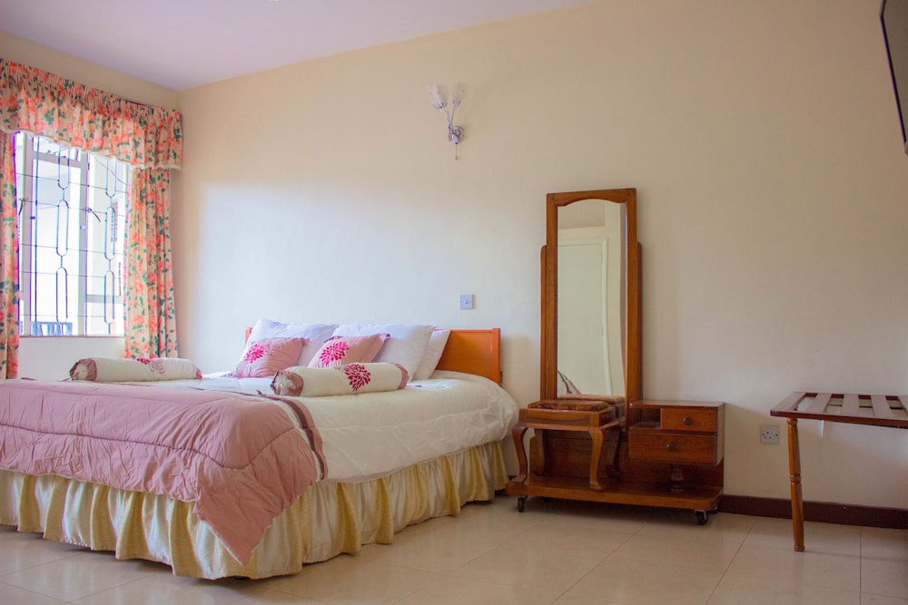 Kilimanjaro Crane Hotel 16/45
