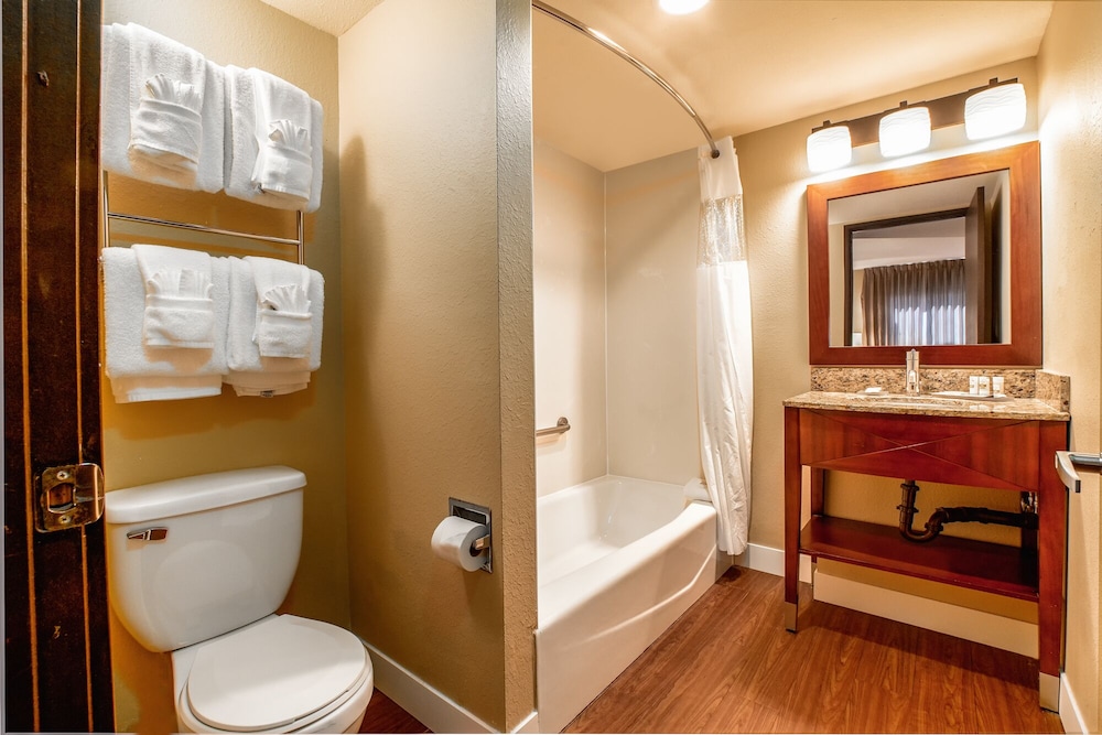 La Quinta Inn & Suites by Wyndham Cocoa Beach Oceanfront 17/54