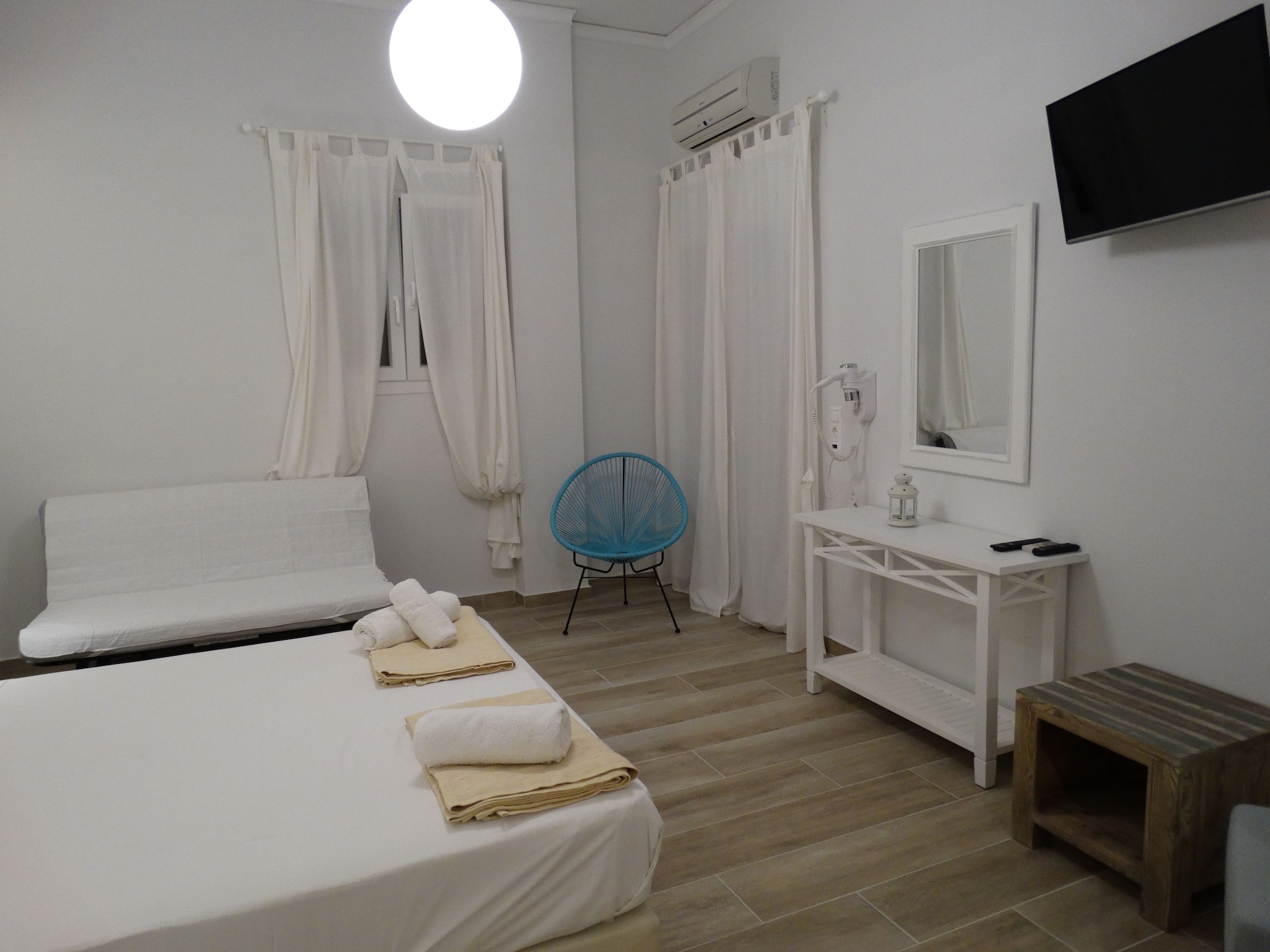 STUDIO, SUITE