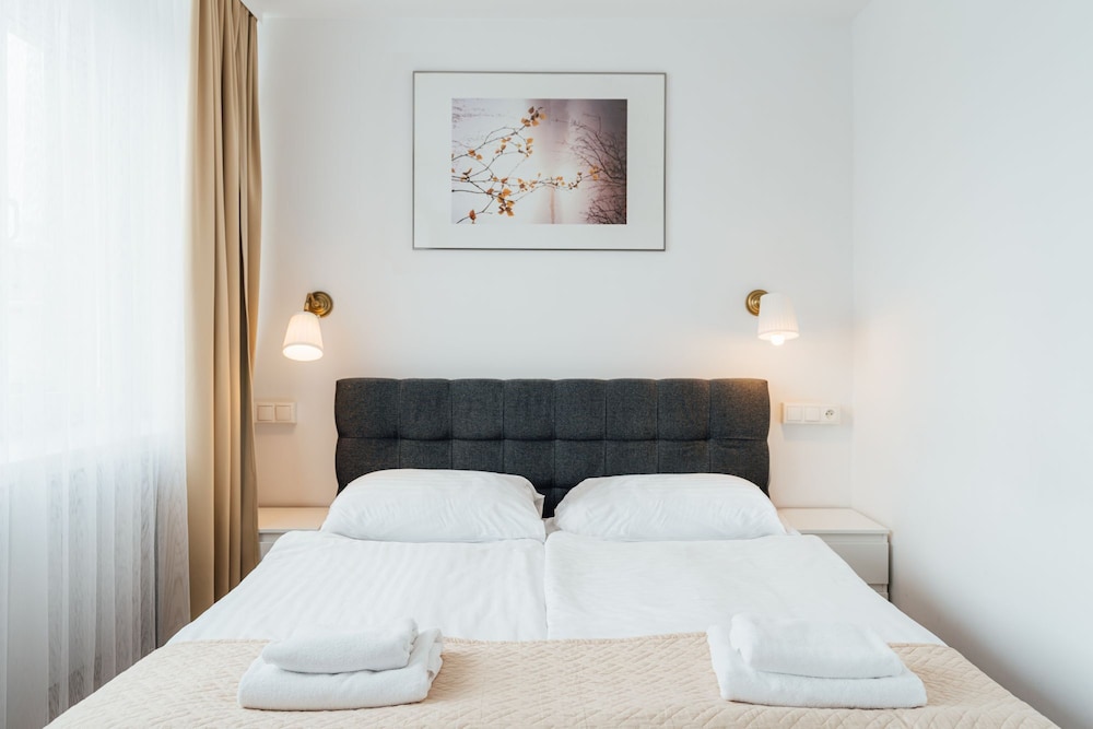 DELUXE, DOUBLE BED