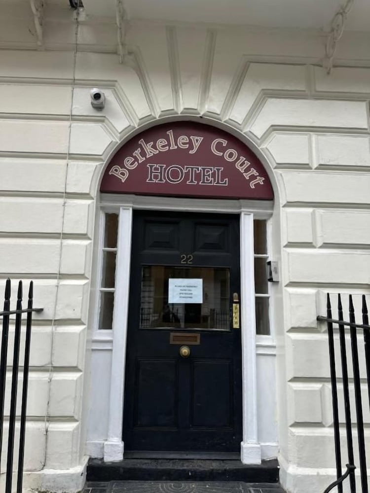Berkeley Court Hotel 5/33