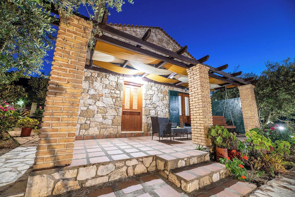 Joanna S Stone Villas 3/100