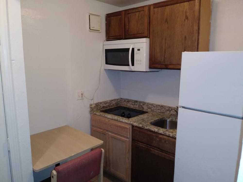 Americas Best Value Inn Amarillo Airport 8/34