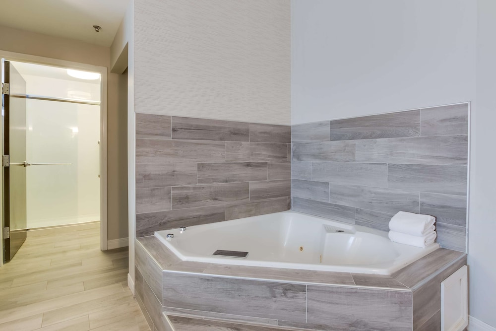 Hampton Inn White House 20/55