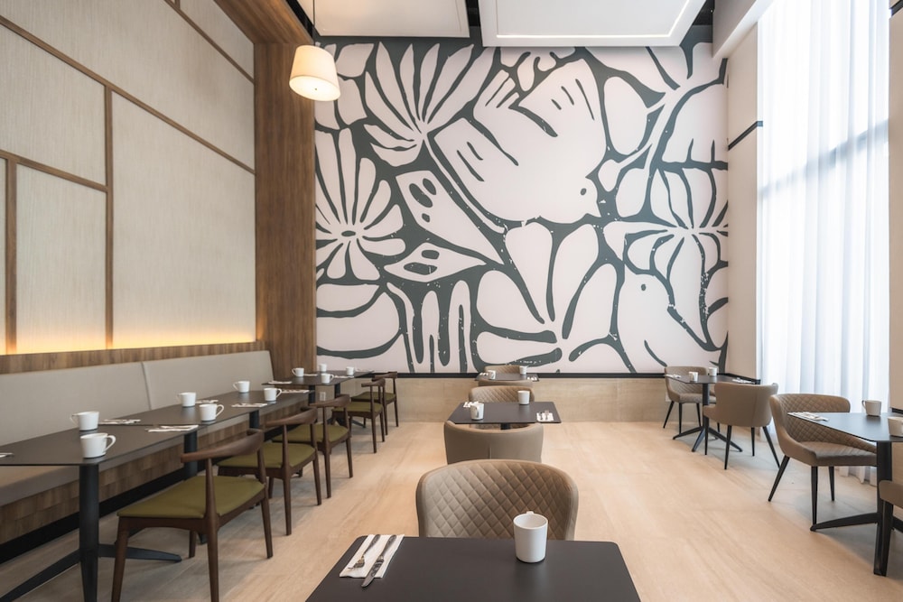 Hyatt Place Cancun Airport 65/74