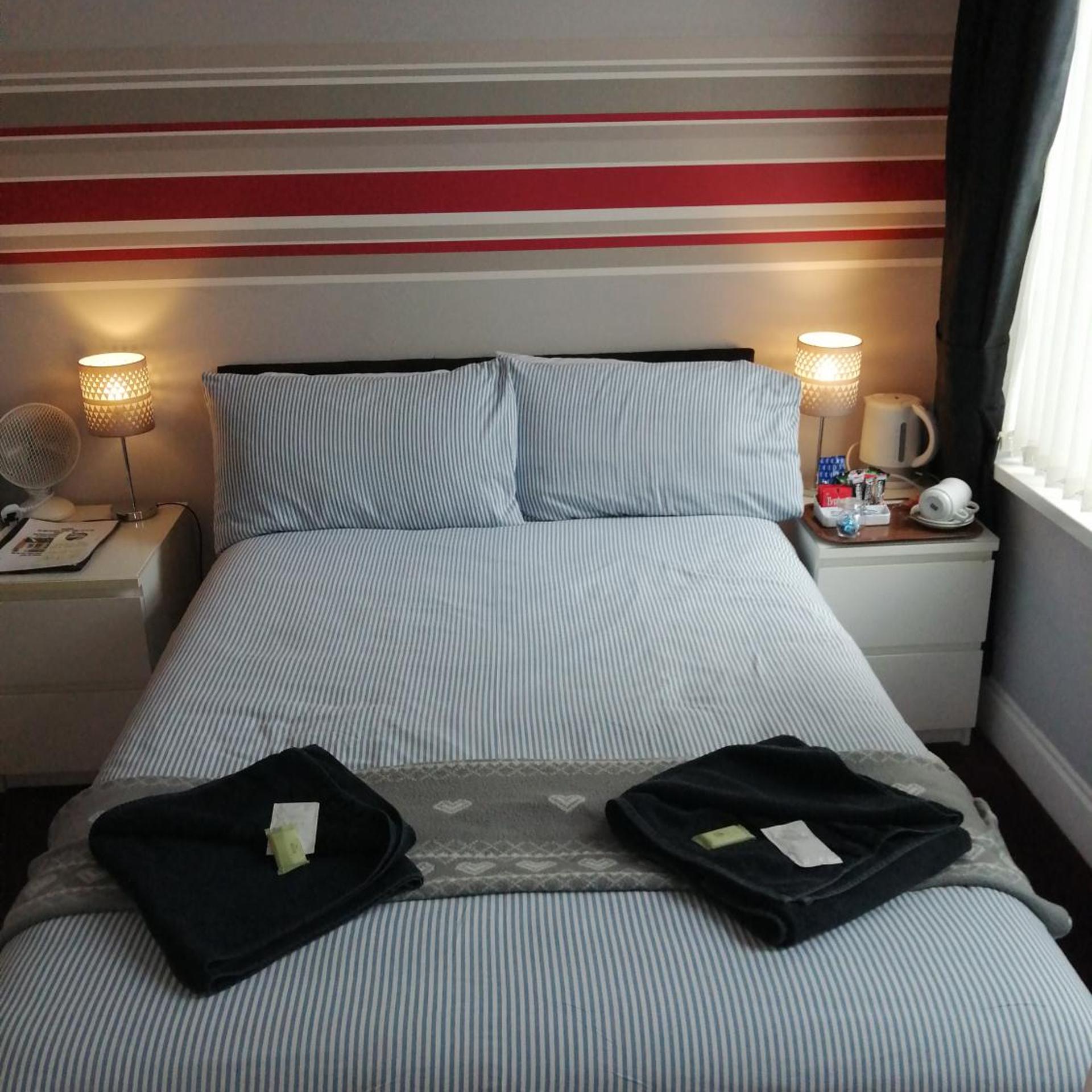 ROOM, DOUBLE BED, SHARED BATHROOM