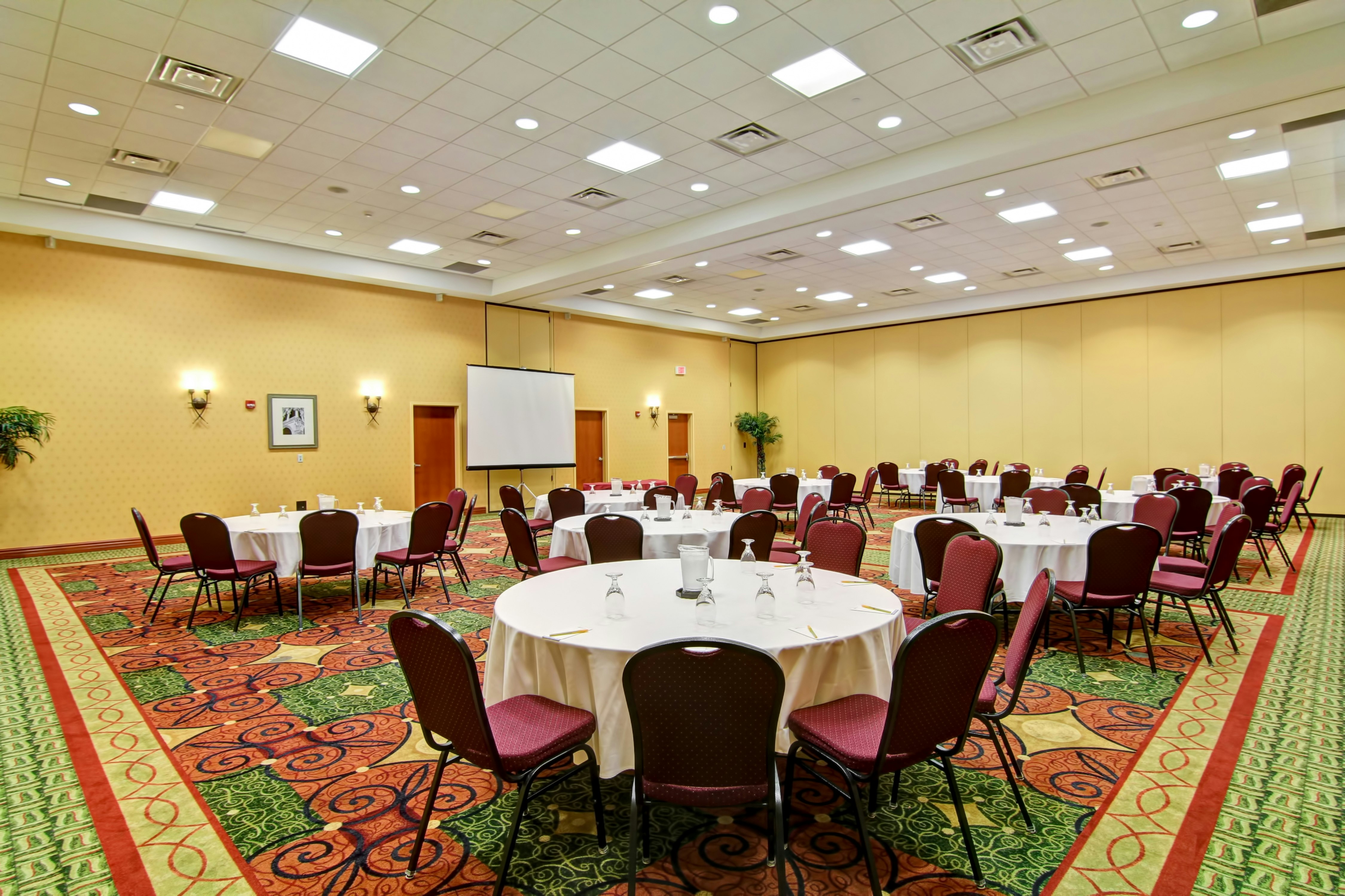 Hilton Garden Inn Ottawa Airport 76/86