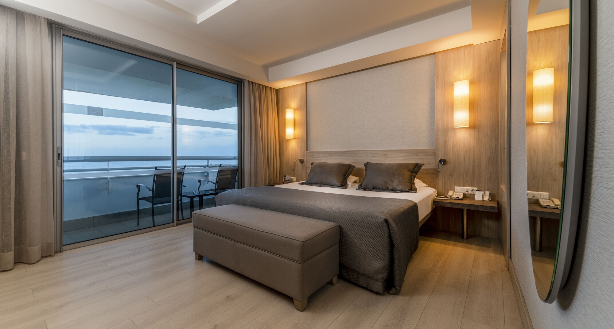 Deluxe Family Suite with Sea View And Balcony