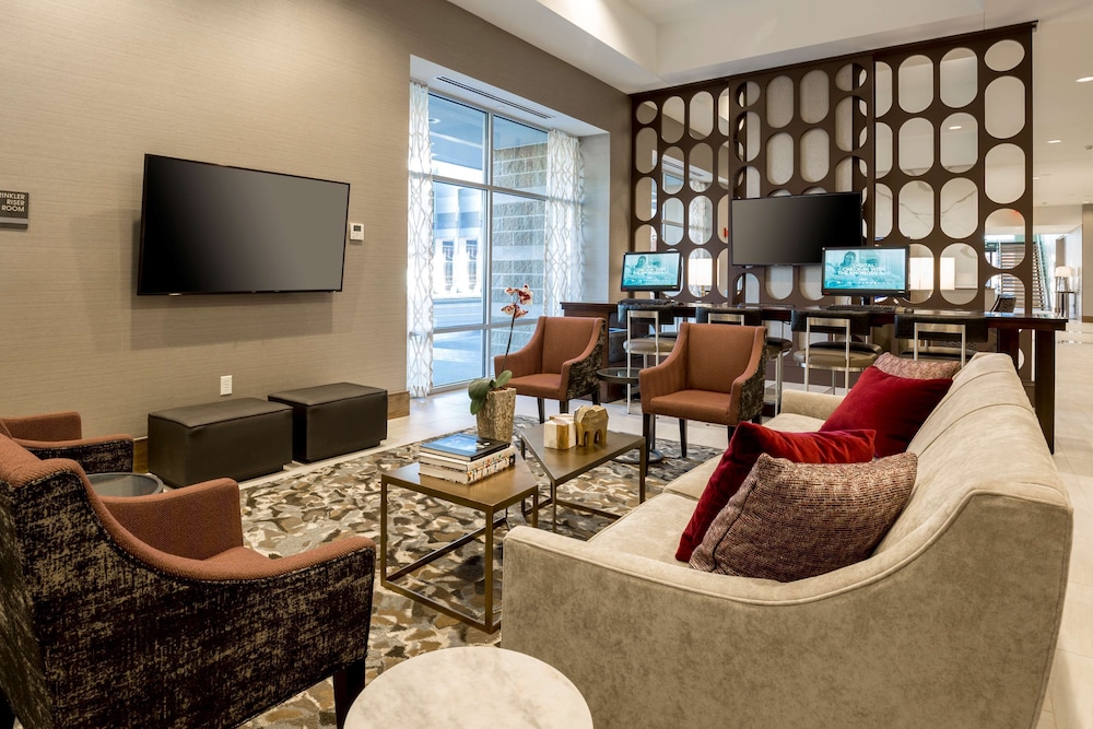 DOUBLETREE BY HILTON EVANSVILLE 41/74