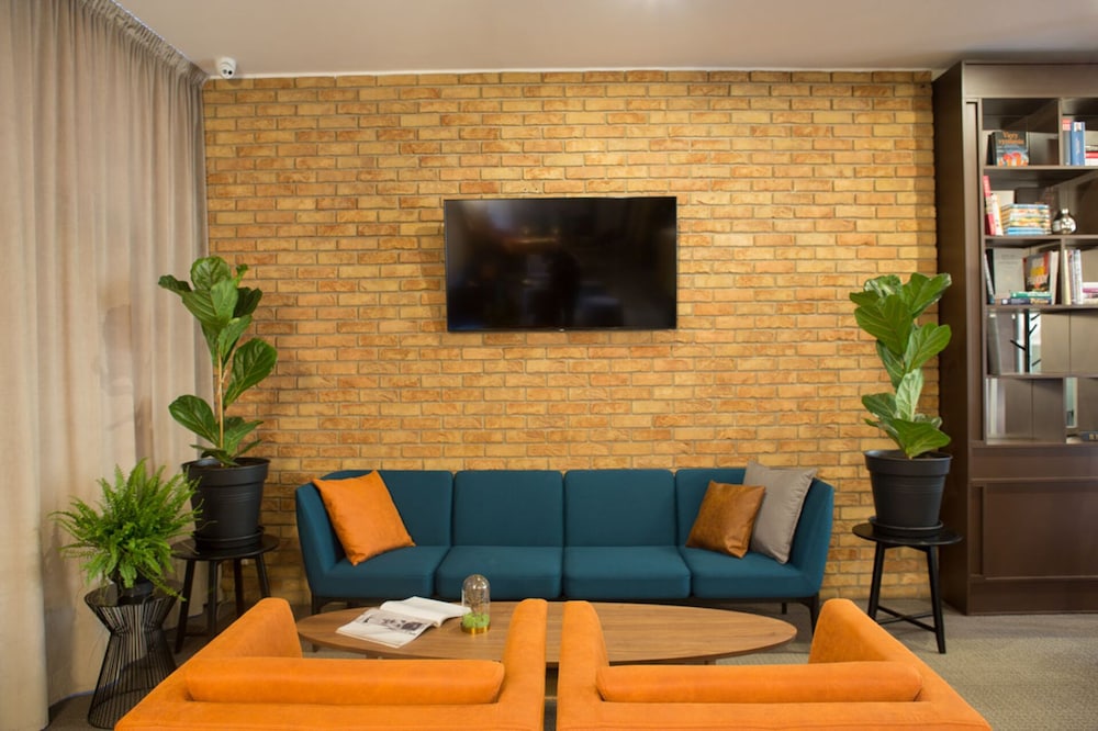 Bristol Hotel 49/52