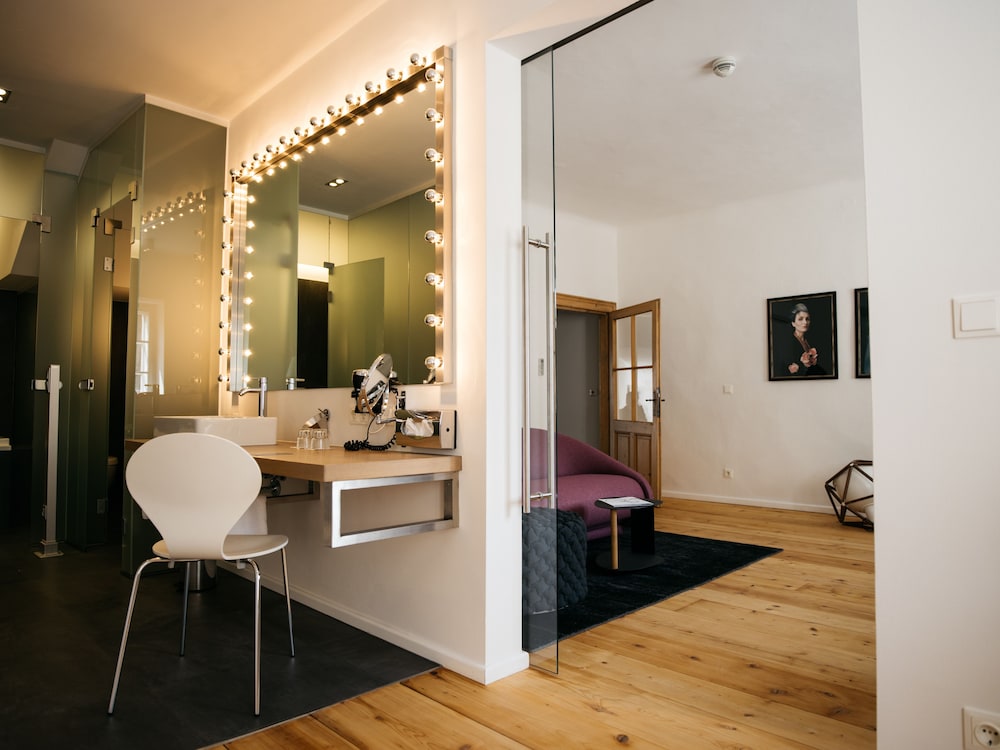 Arthotel Blaue Gans 27/76
