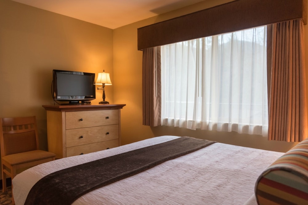 Whispering Woods Resort 11/65