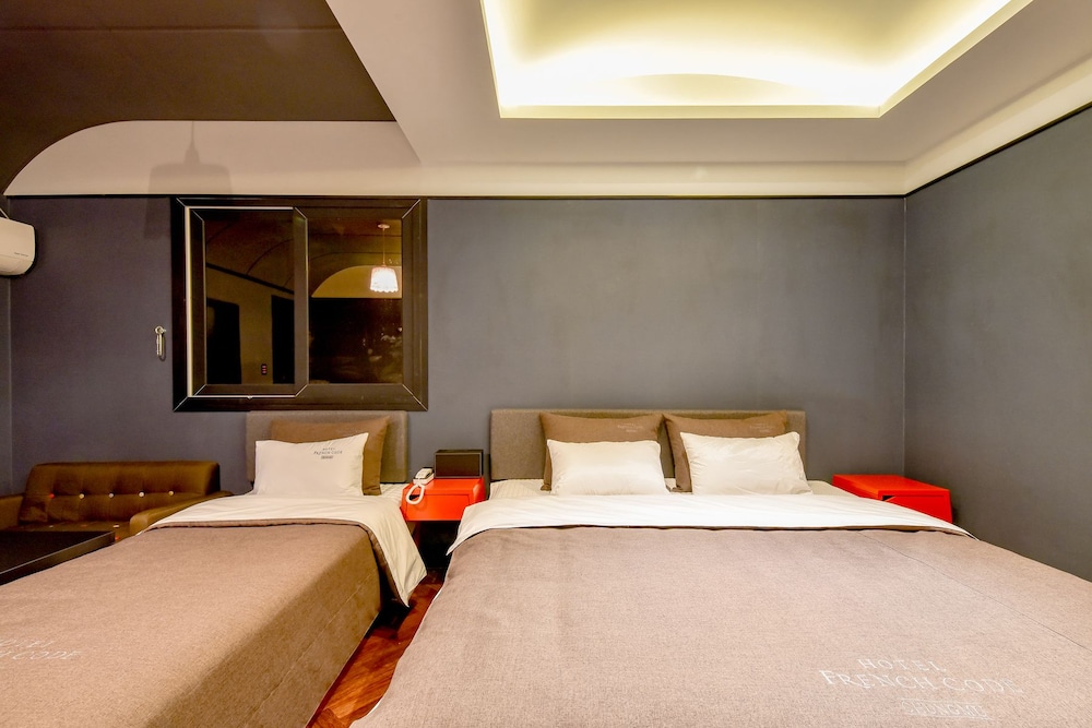 French Code Hotel 25/63