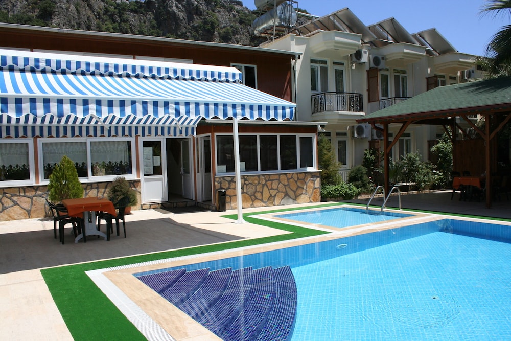 Canada Hotel & Bungalows 44/50