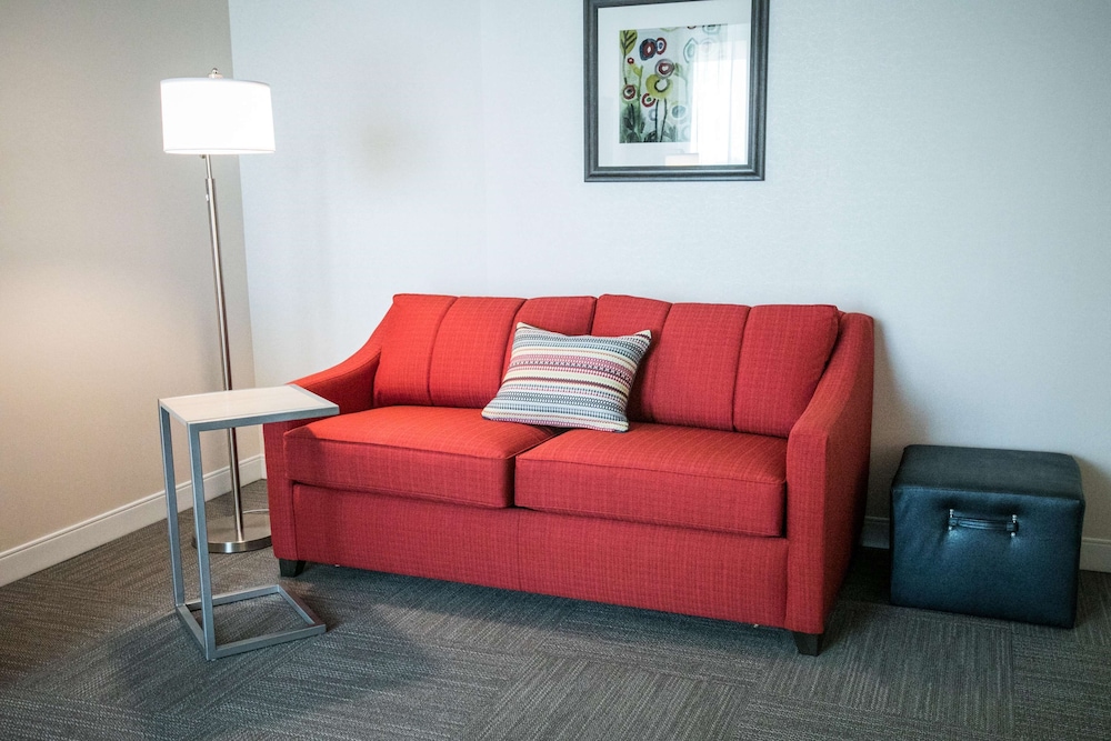 Hampton Inn & Suites Tempe/Phoenix Airport 52/68