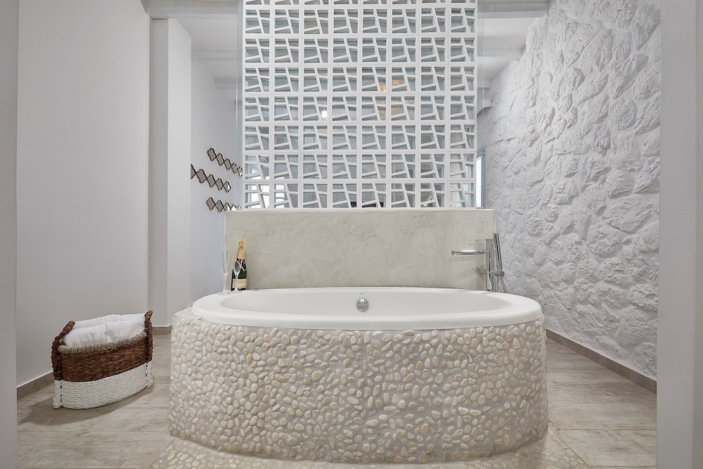 INTERIOR, SUPERB, SUITE, SEA VIEW, HOT TUB