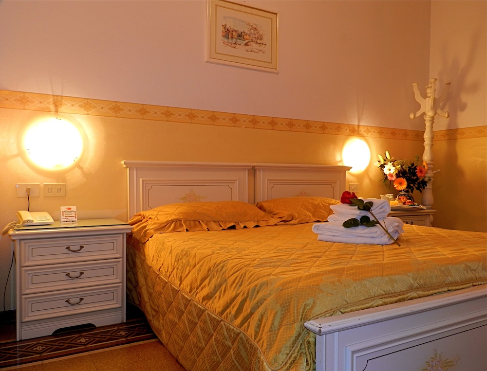 Hotel Desiree 13/62