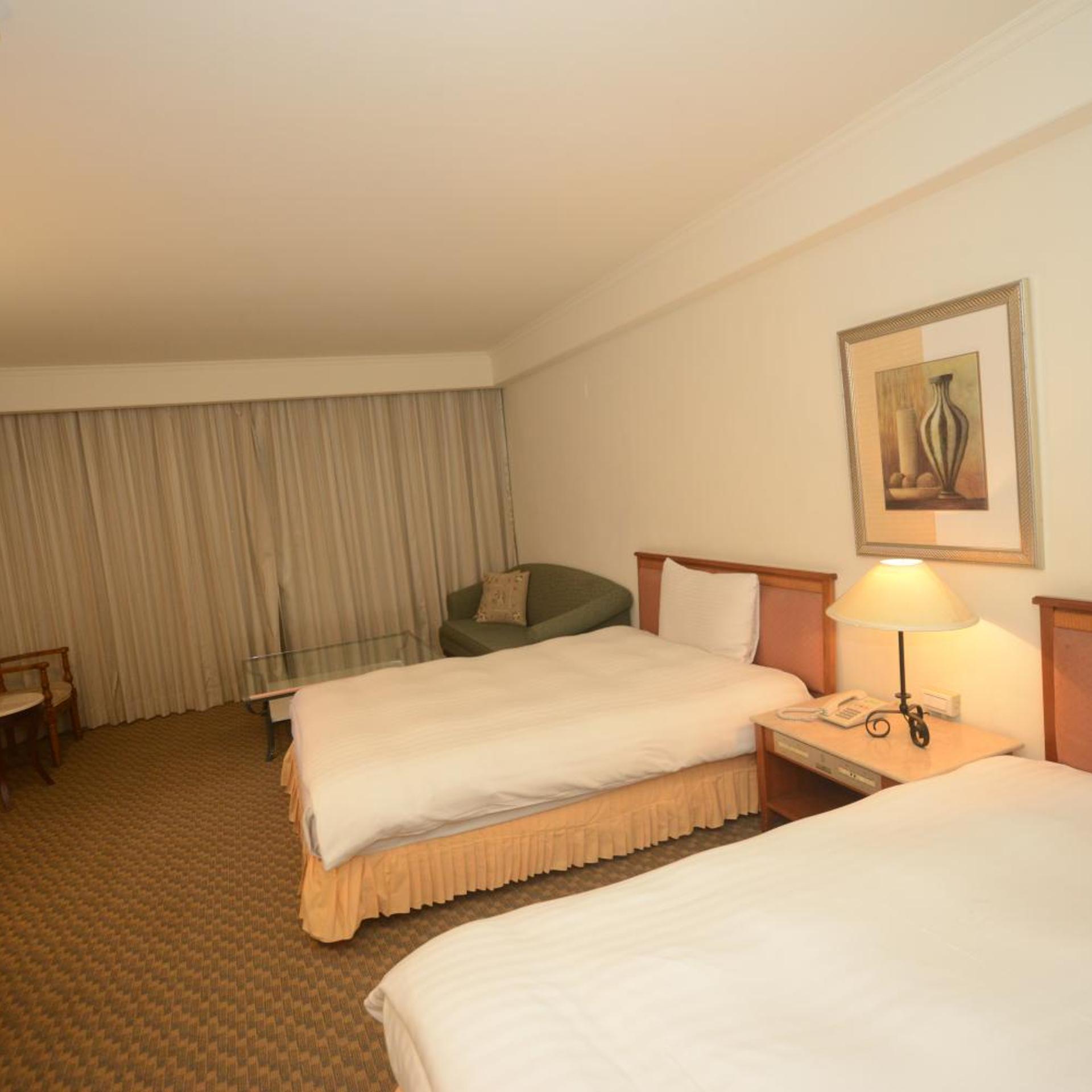 Apollo Hotel 10/83