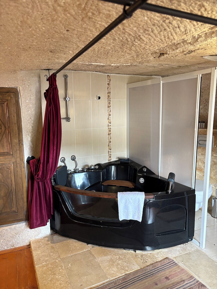 Valley Inn Cave Hotel photo4