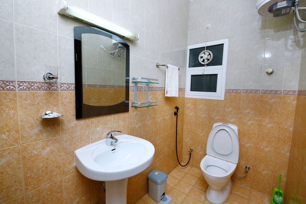 Muscat International Hotel 48/50